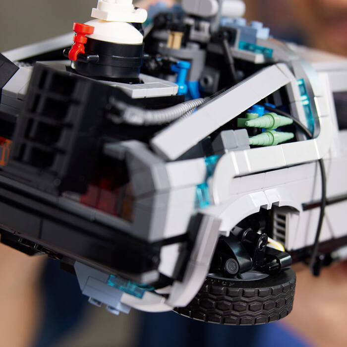 10300 LEGO Icons Geleceğe Dönüş Zaman Makinesi - 6