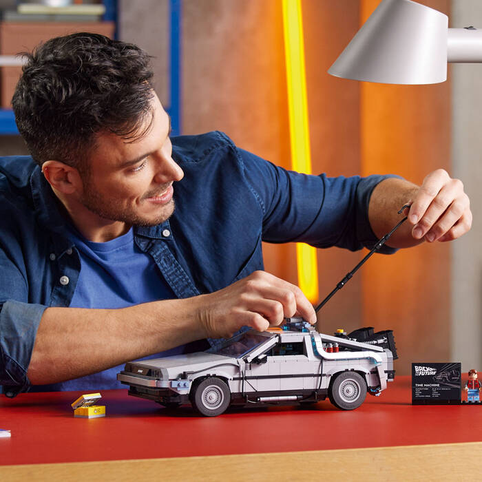 10300 LEGO Icons Geleceğe Dönüş Zaman Makinesi - 7