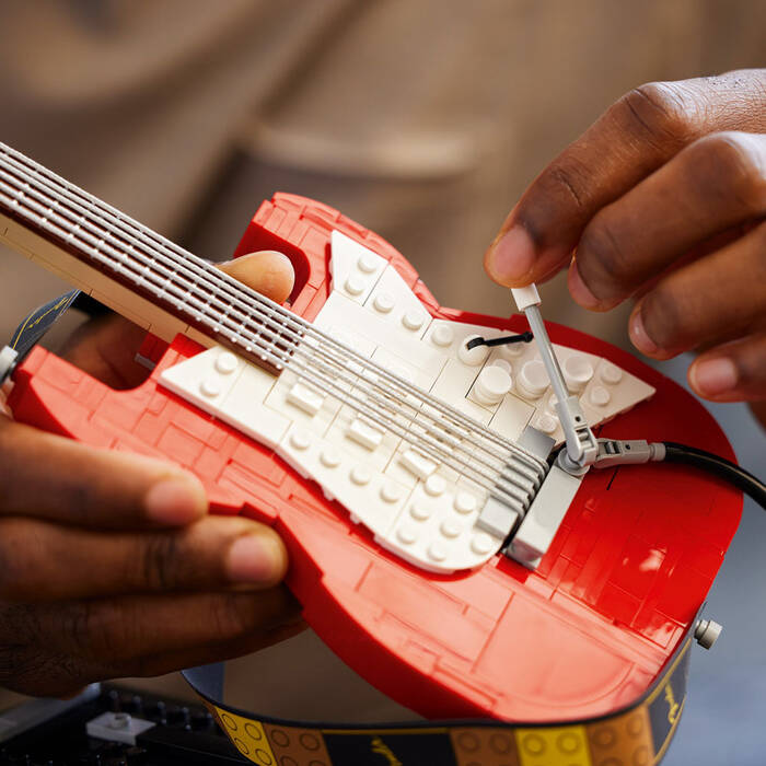 21329 LEGO® Ideas Fender® Stratocaster™ - 4