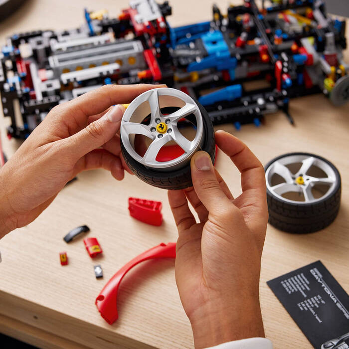 42143 LEGO Technic Ferrari Daytona SP3 - 7