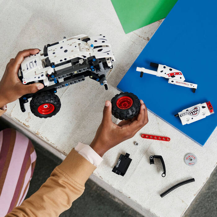 42150 LEGO® Technic Monster Jam™ Monster Mutt™ Dalmaçyalı - 8